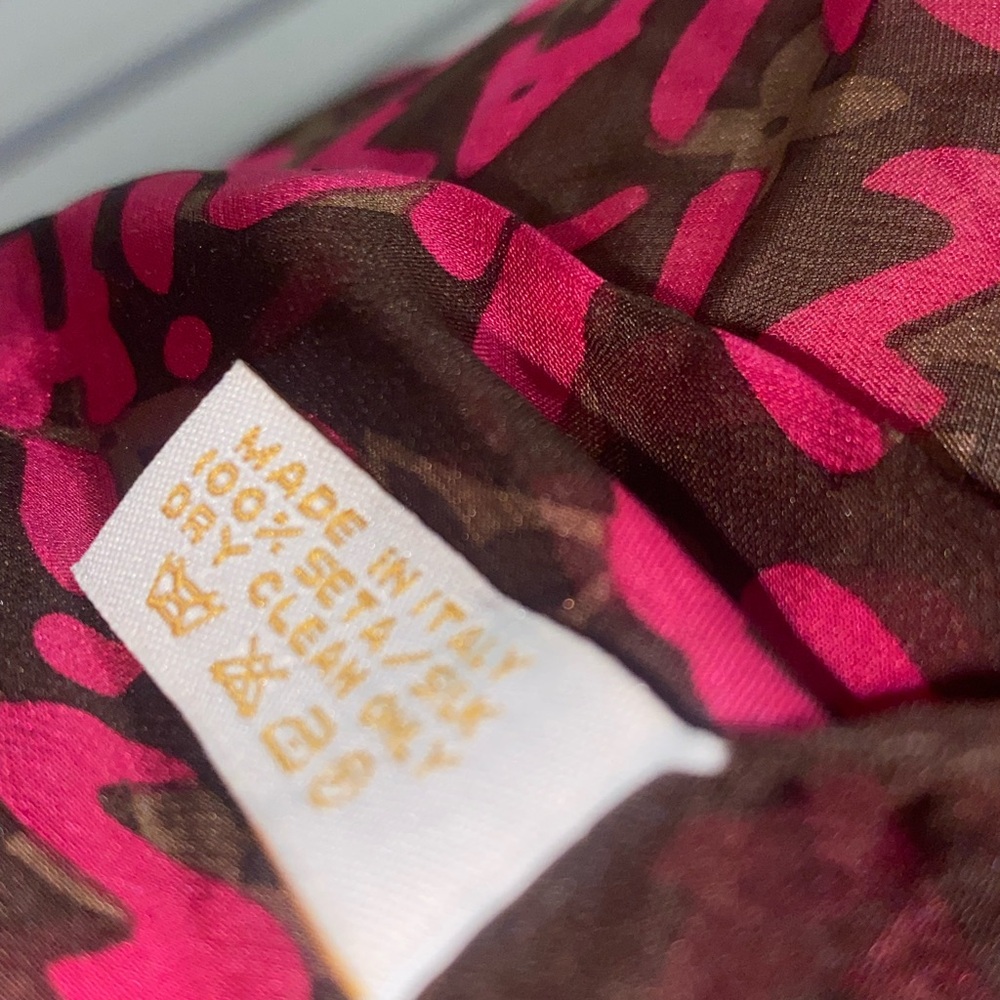 Louis Vuitton Stylish Pink and Brown Scarf - Picture 5 of 5
